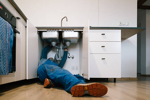 Professional Emergency Plumber technician working in Hartville, OH